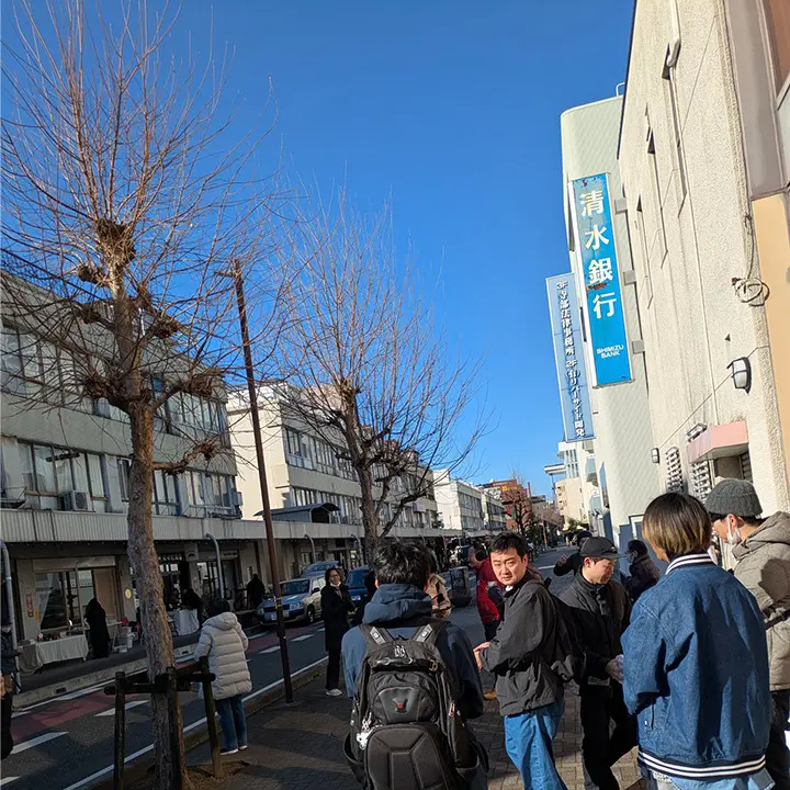 今日は水上ビルの朝市。